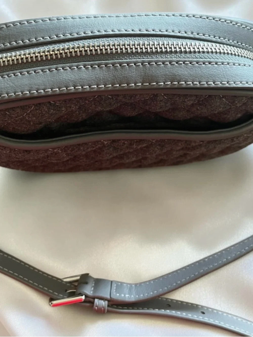 Talbots ~ Gray Crossbody Leather Bag - Picture 4 of 6